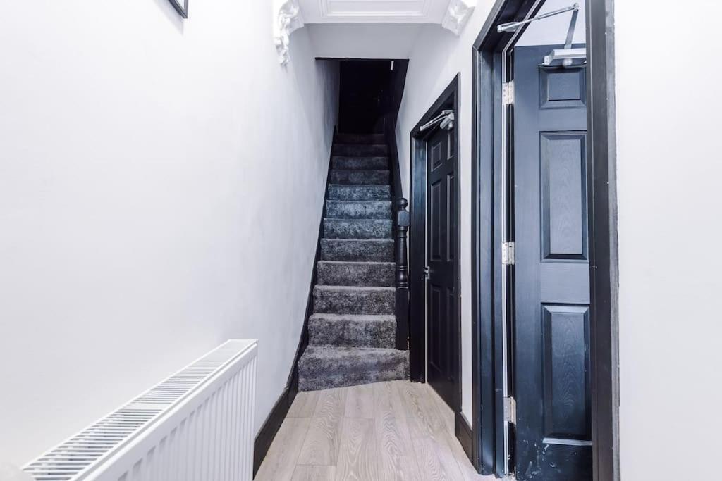 Mansa Musa House - 5 Bed 5 En Bathrooms, Newly Refurbished House With Free Parking Outside *