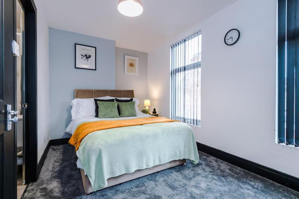 Mansa Musa House - 5 Bed 5 En Bathrooms, Newly Refurbished House With Free Parking Outside Apartment *