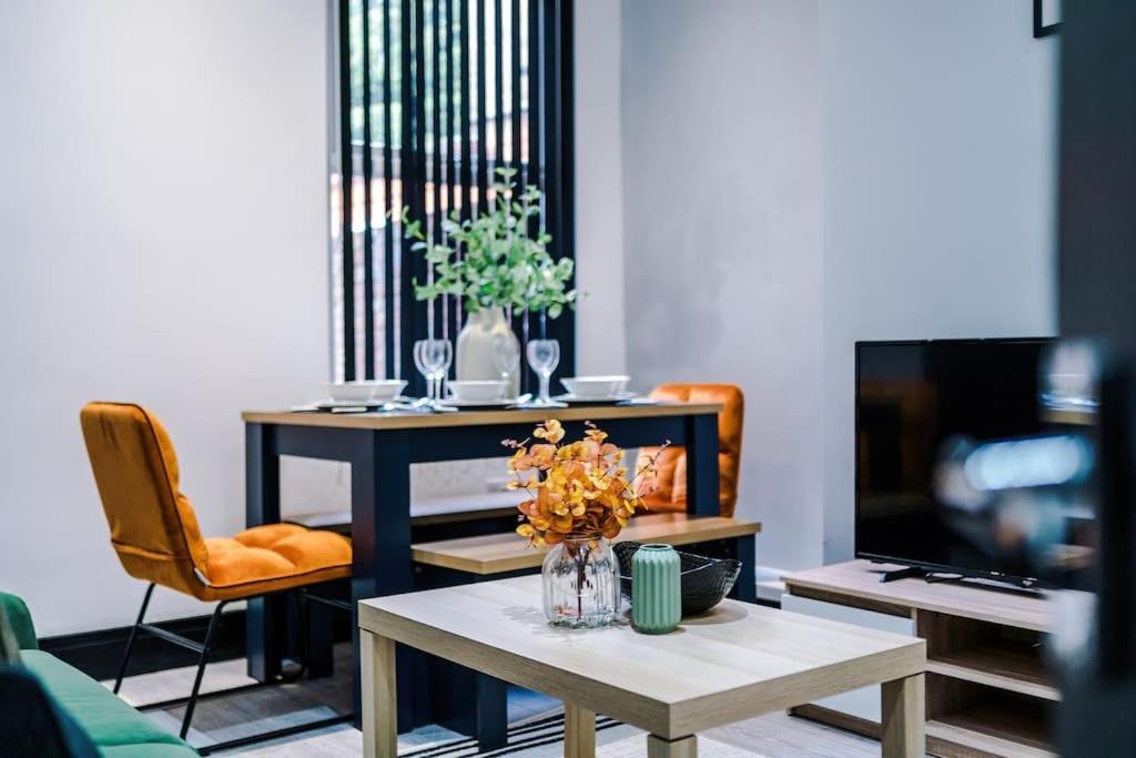Mansa Musa House - 5 Bed 5 En Bathrooms, Newly Refurbished House With Free Parking Outside Apartment *