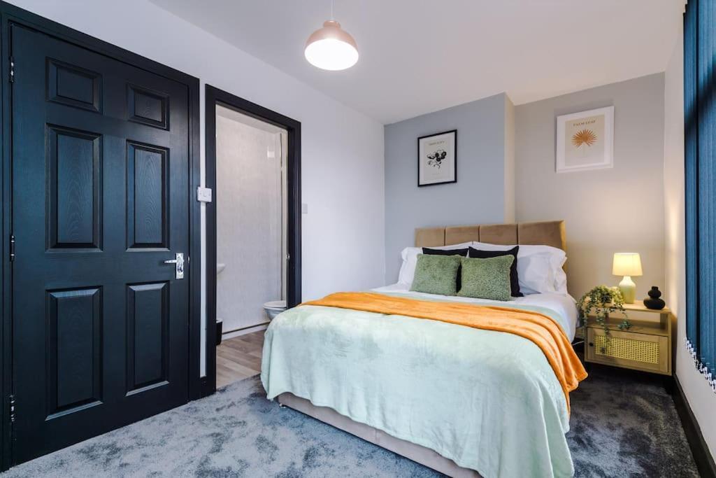 Mansa Musa House - 5 Bed 5 En Bathrooms, Newly Refurbished House With Free Parking Outside Apartment Liverpool