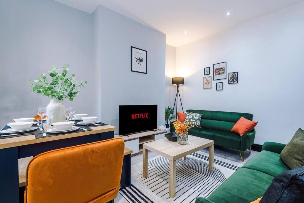 Mansa Musa House - 5 Bed 5 En Bathrooms, Newly Refurbished House With Free Parking Outside Apartment