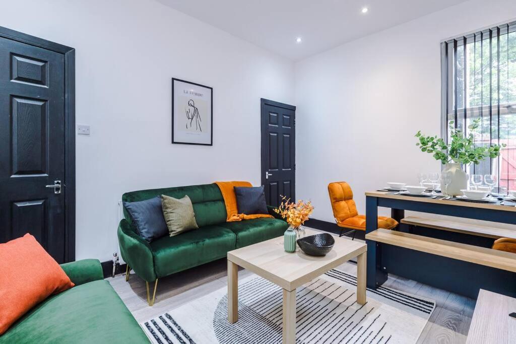 Mansa Musa House - 5 Bed 5 En Bathrooms, Newly Refurbished House With Free Parking Outside Apartment