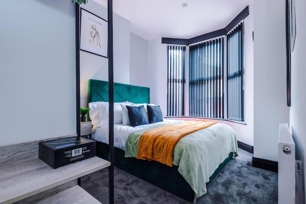 Mansa Musa House - 5 Bed 5 En Bathrooms, Newly Refurbished House With Free Parking Outside Apartment